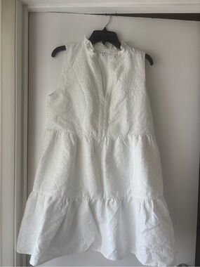 THML White Sleeveless Tiered V-Neck Casual Dress